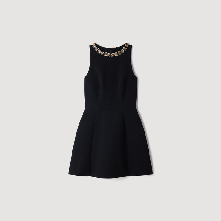Vestido corto con detalle joya