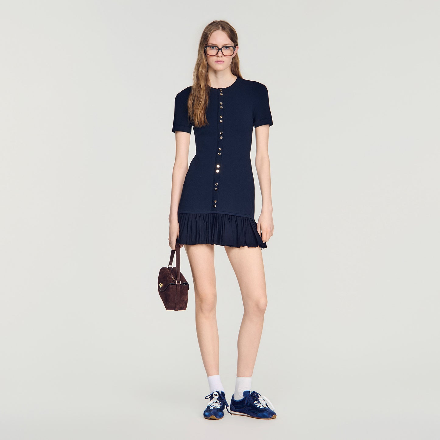 Vestido corto de punto con volantes