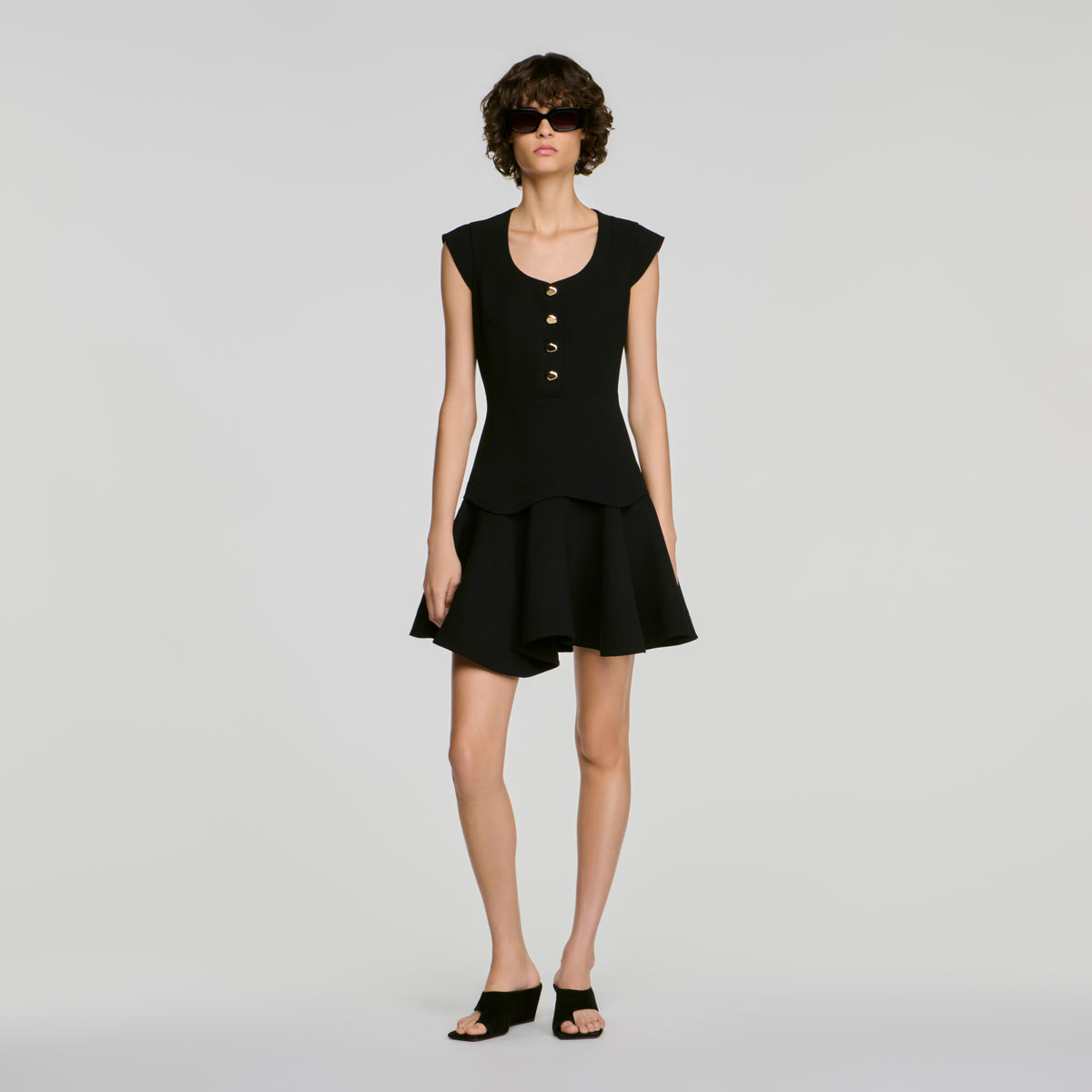 Vestido corto abotonado