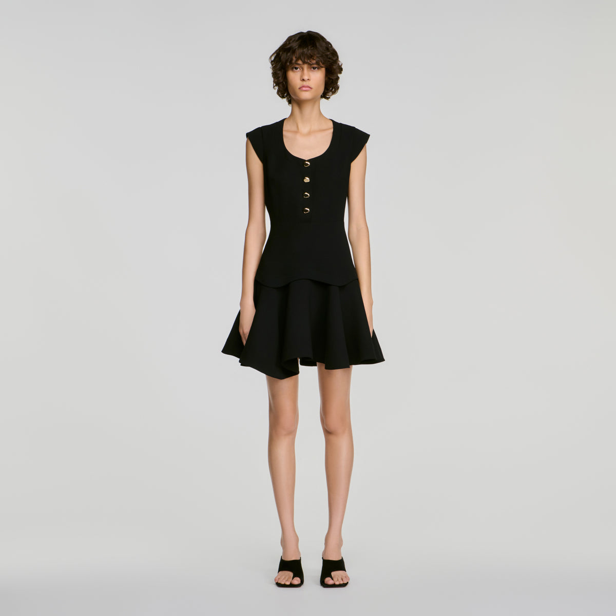 Vestido corto abotonado