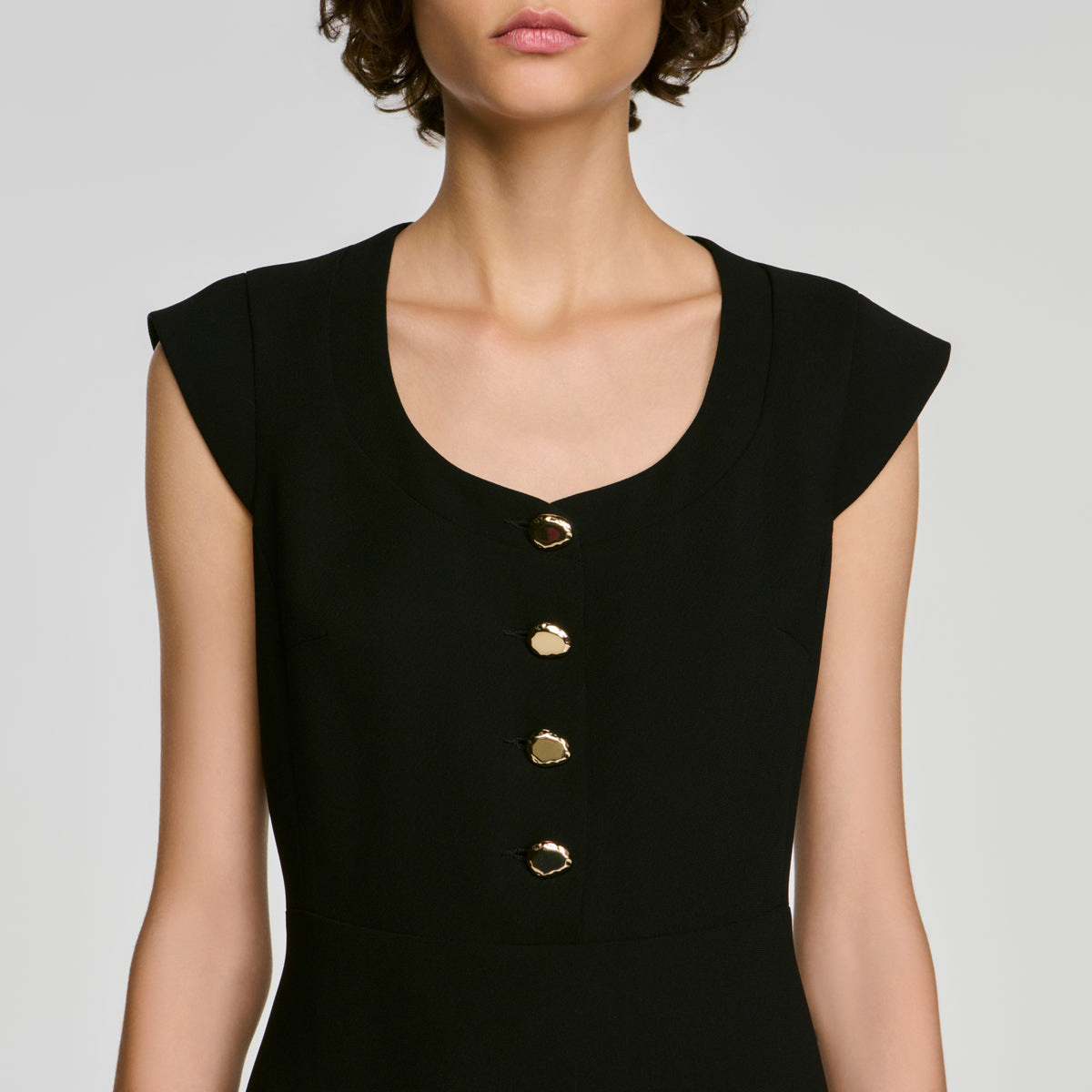 Vestido corto abotonado