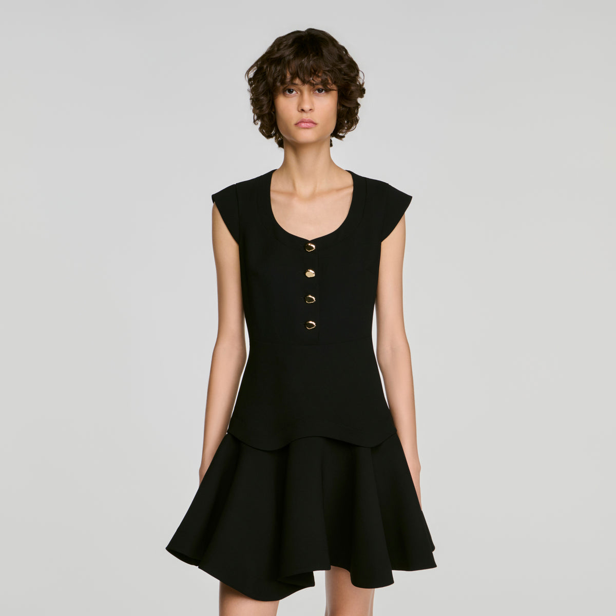 Vestido corto abotonado