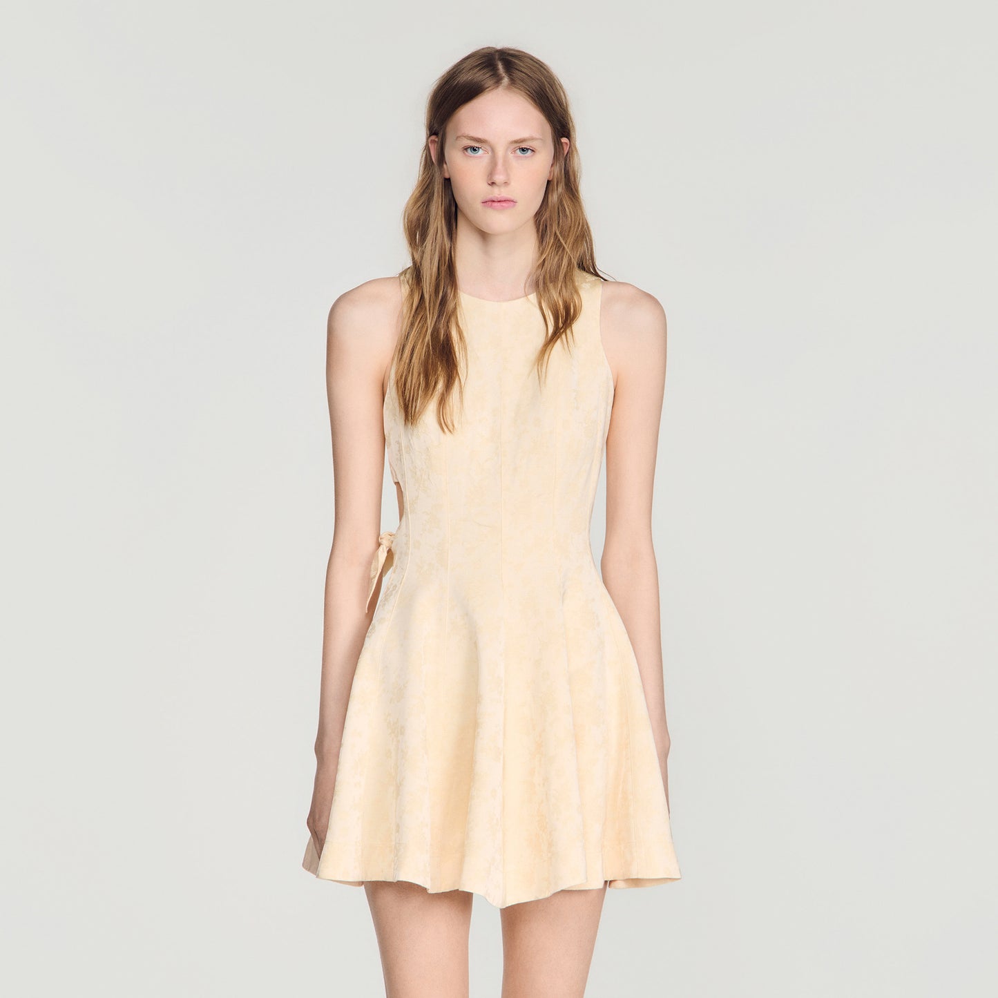 Vestido corto de jacquard floral