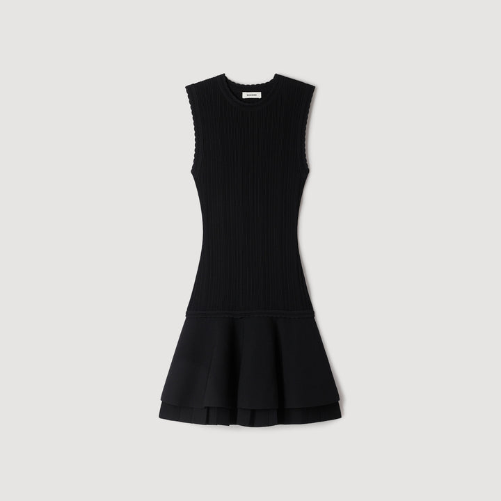 Vestido corto de punto con volantes
