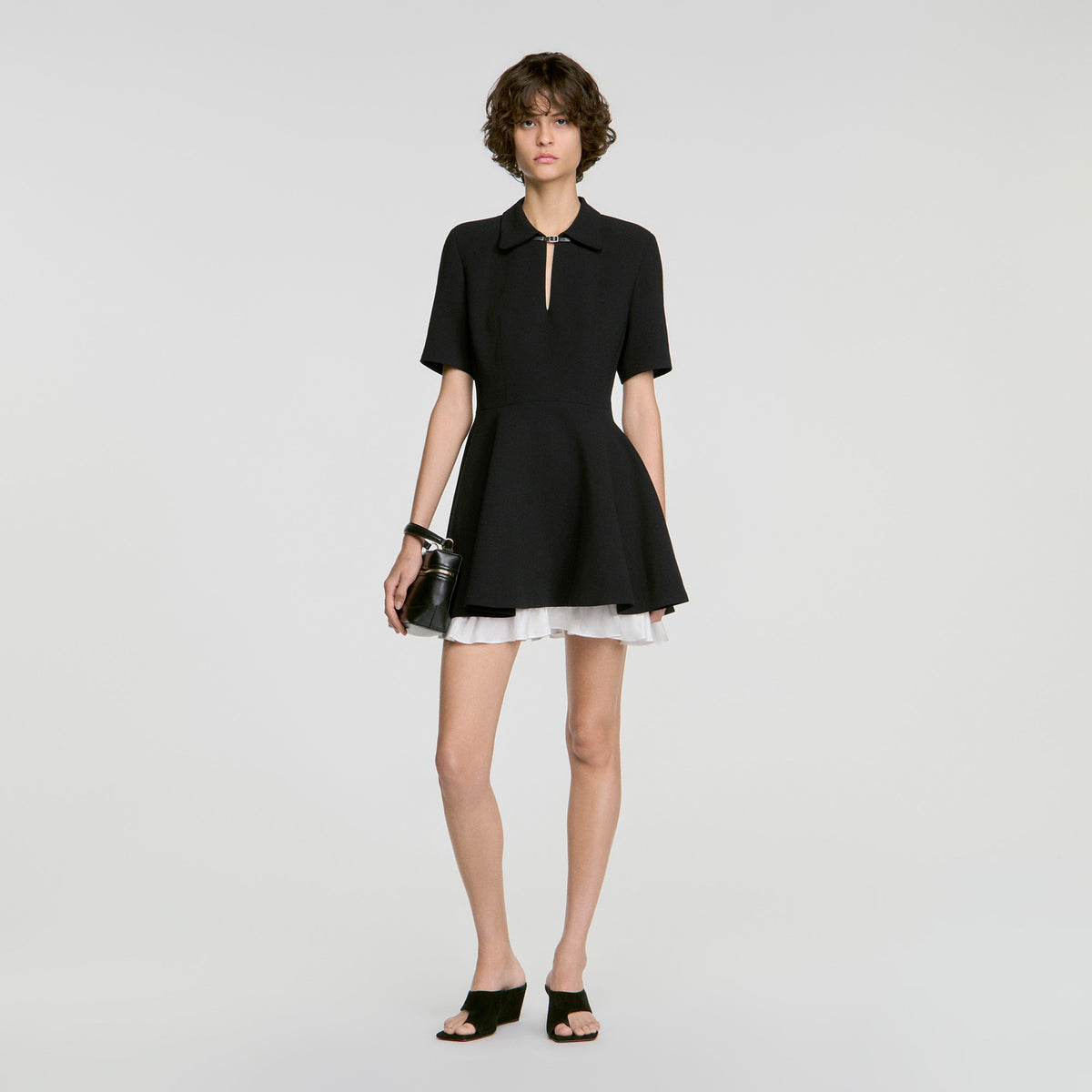 Vestido corto skater en contraste