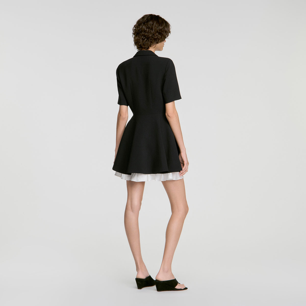 Vestido corto skater en contraste