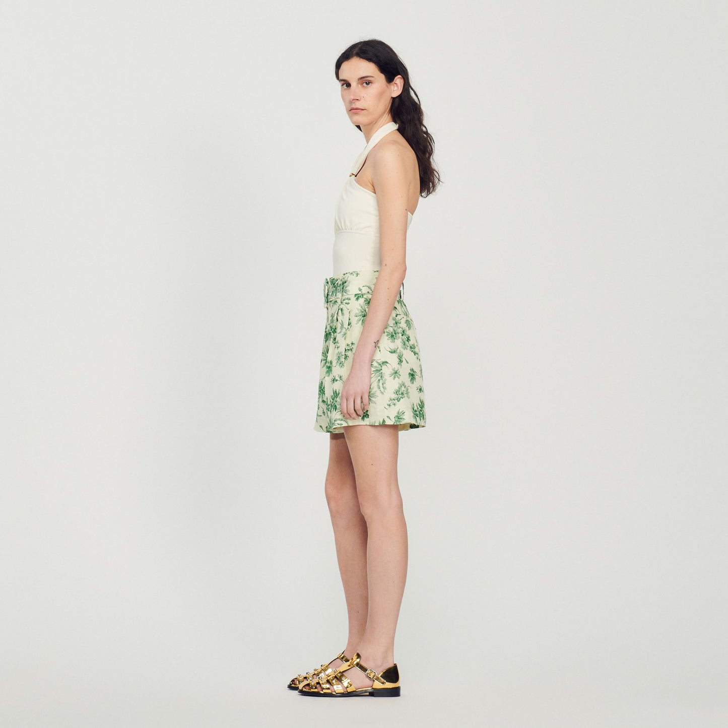 Short ancho con estampado de palmeras