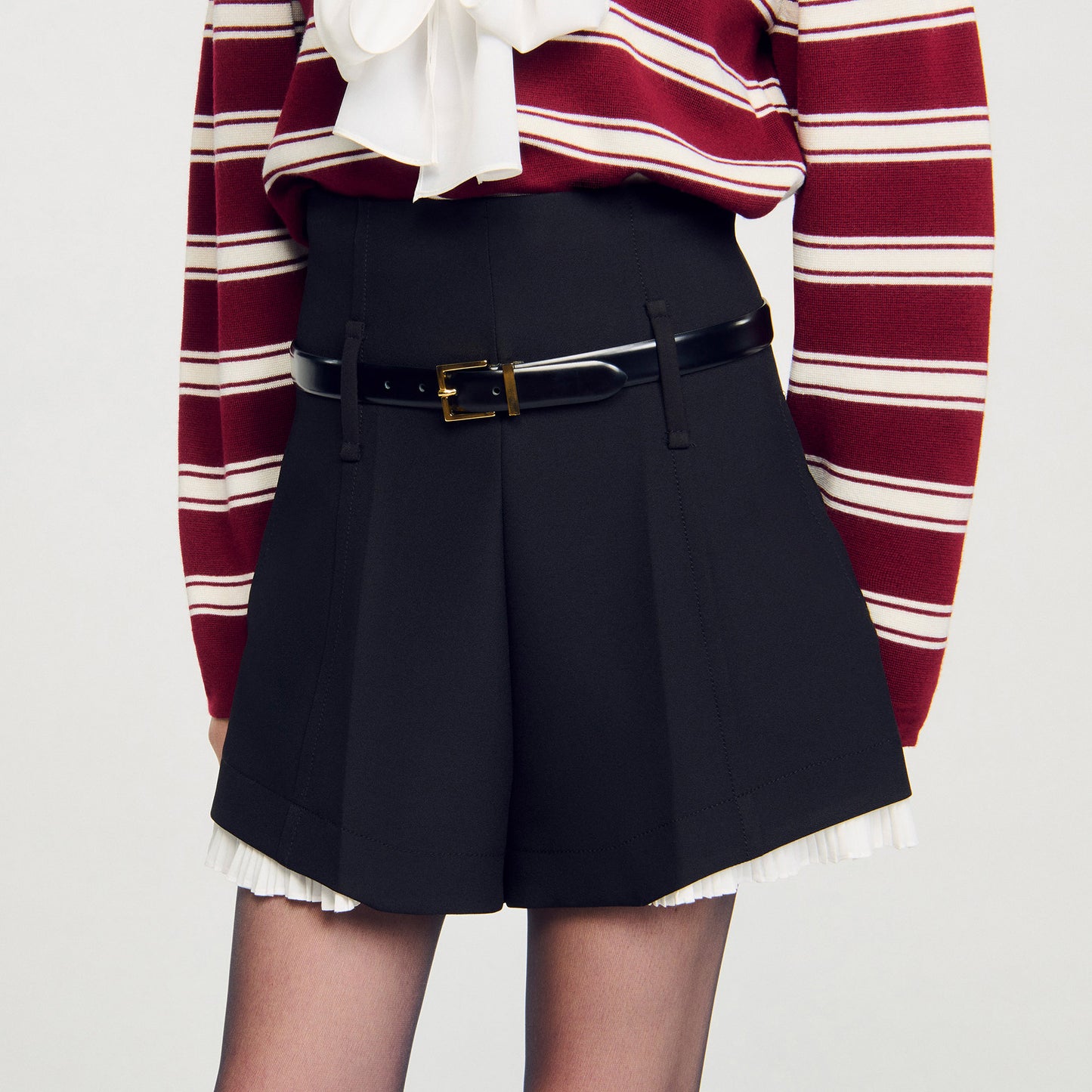Short de traje con volante