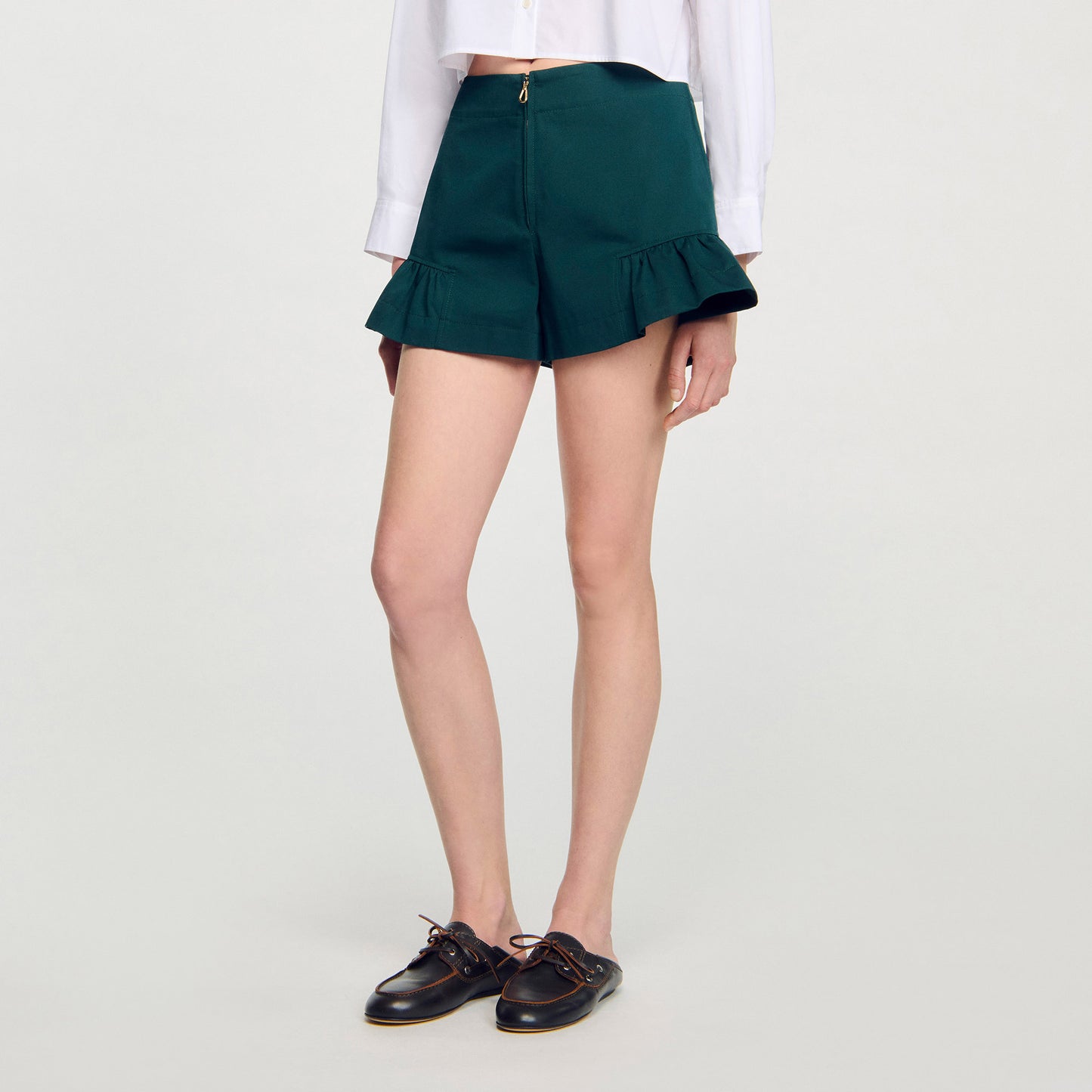 Pantalón corto con volantes