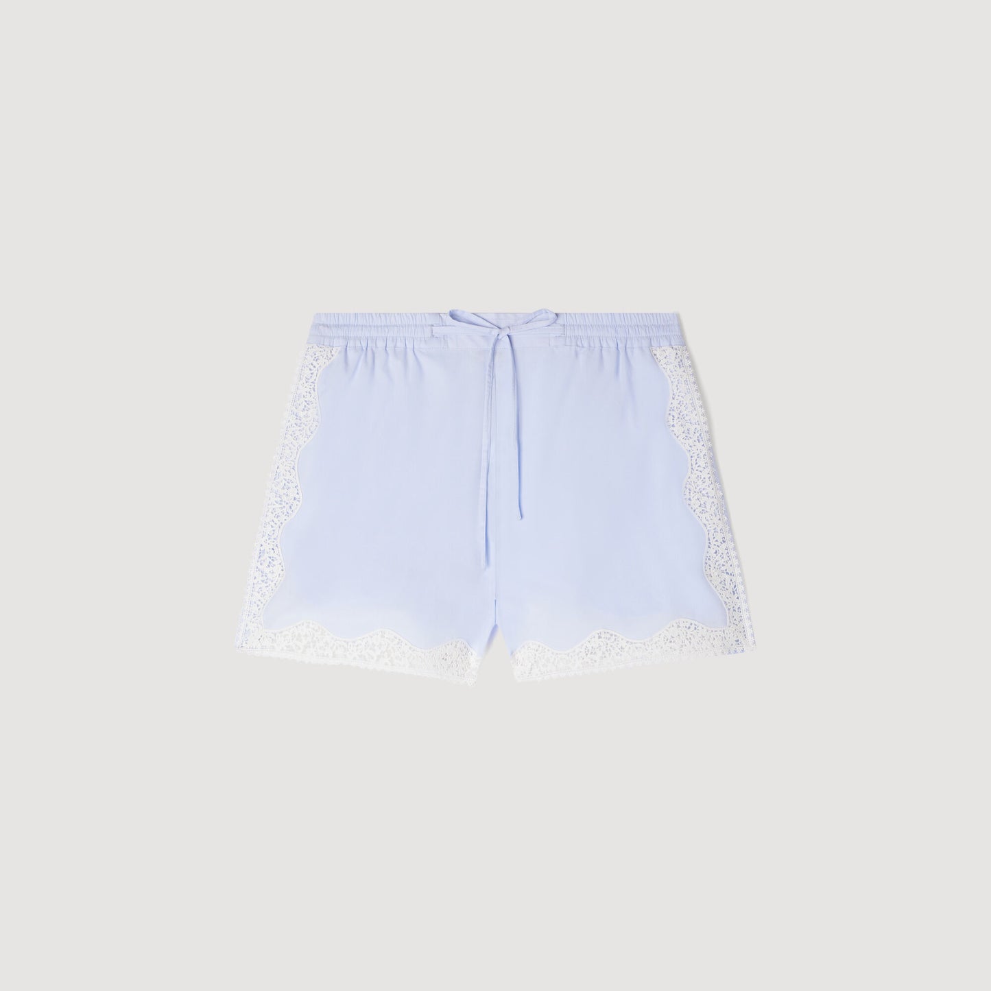 Short con detalles de encaje
