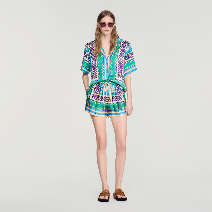 Short corto con estampado floral