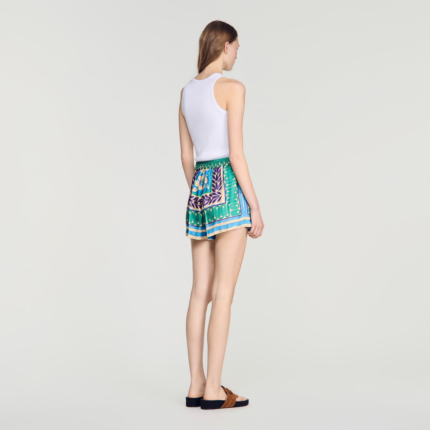 Short corto con estampado floral