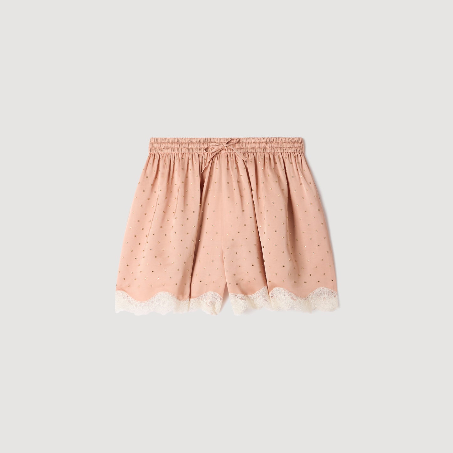 Pantalón corto con strass y encaje