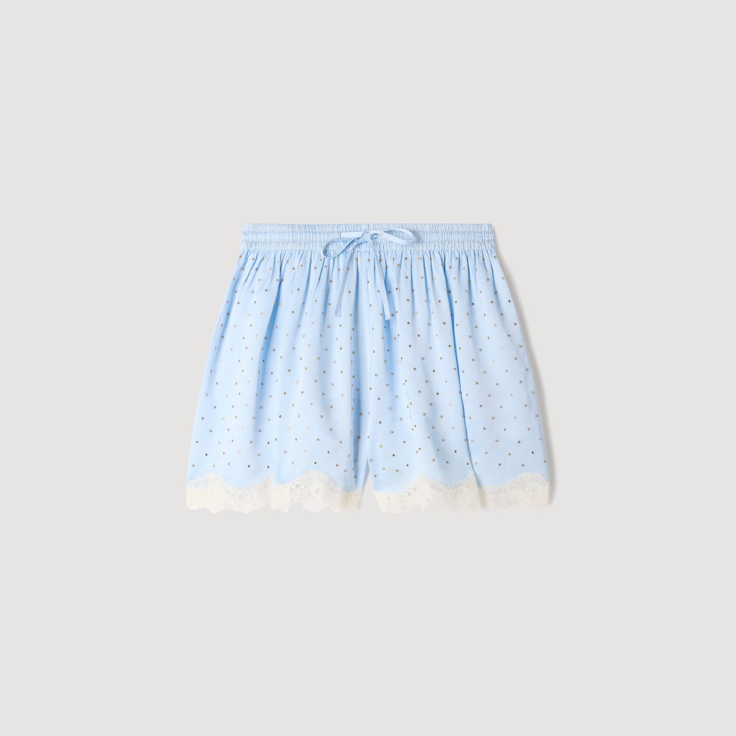 Pantalón corto con strass y encaje
