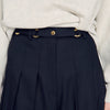 Short largo plisado de lana