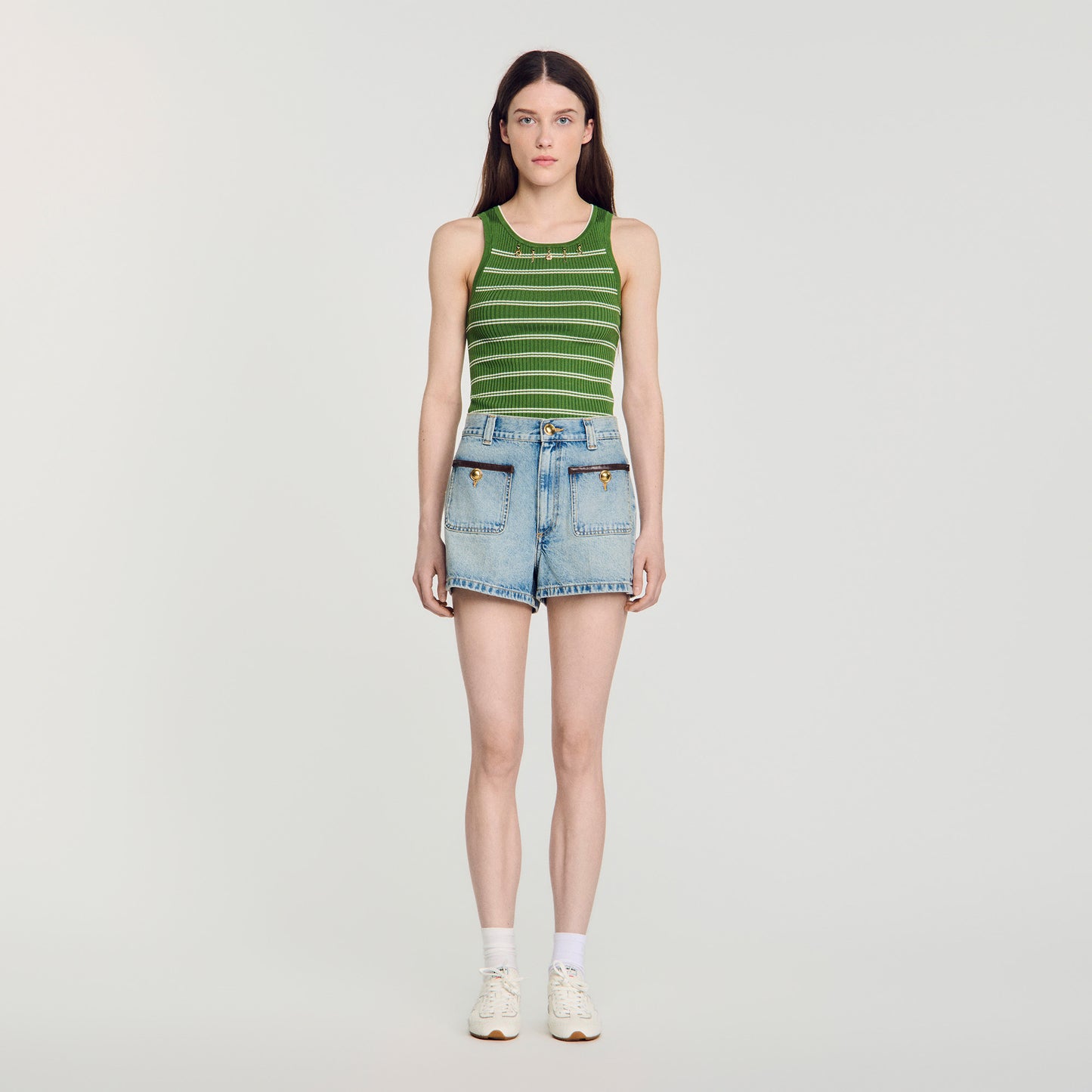 Short vaquero con detalle de piel
