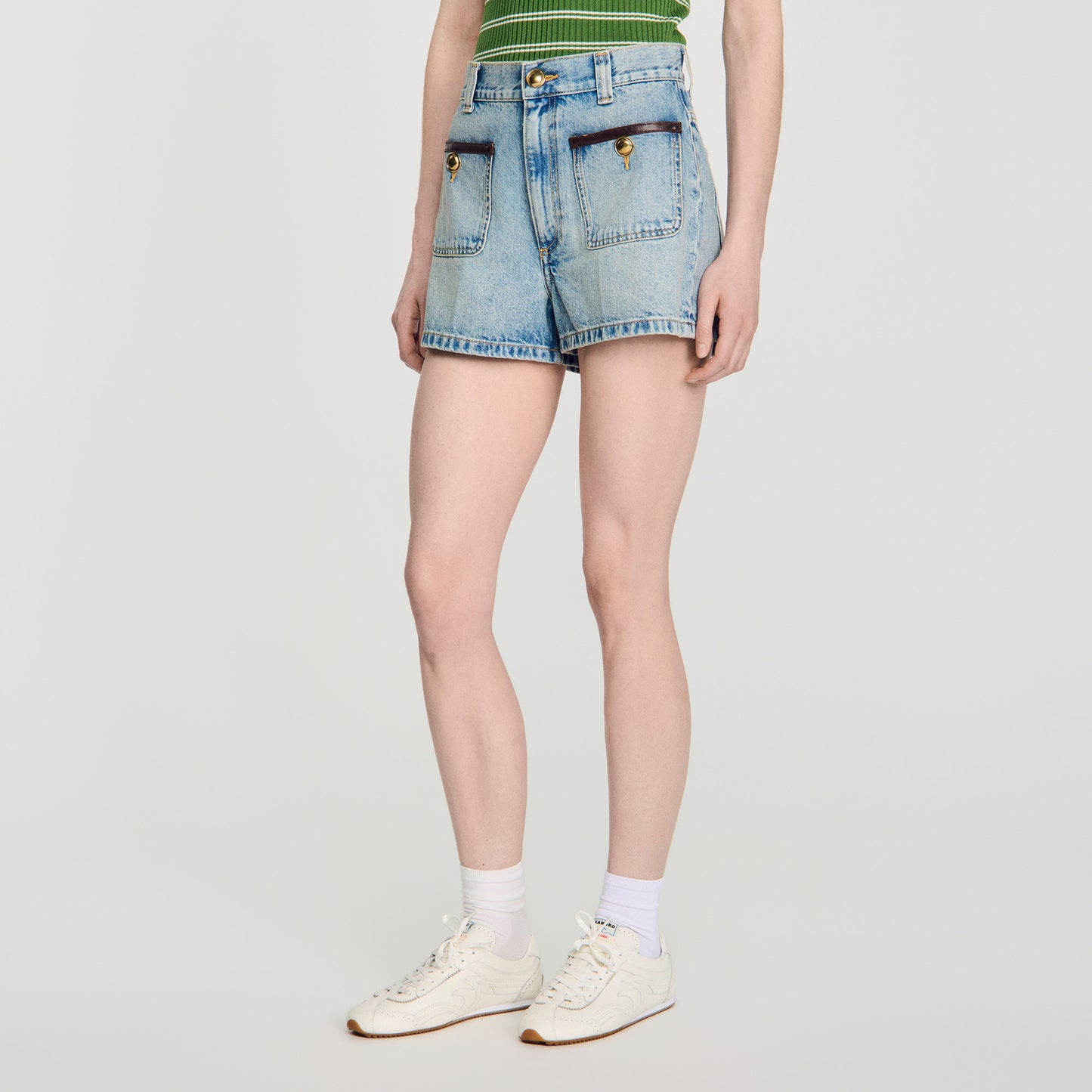 Short vaquero con detalle de piel