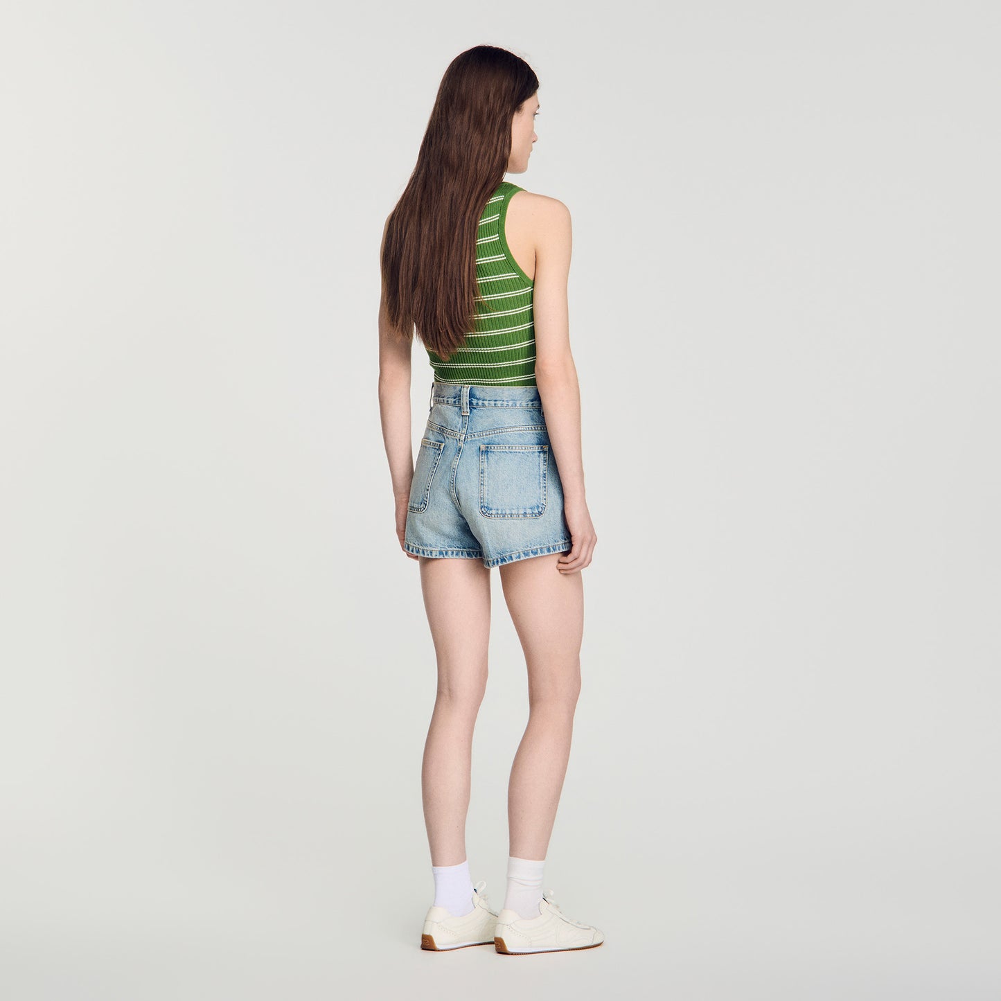 Short vaquero con detalle de piel
