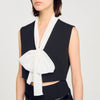 Top corto con cuello lavallière