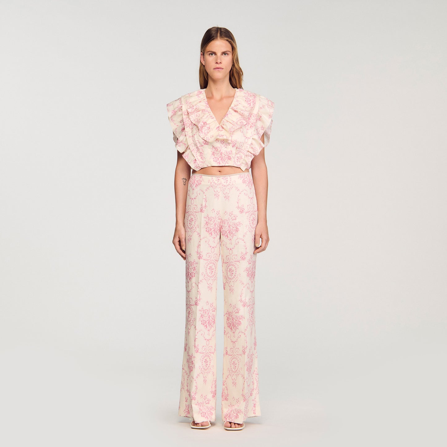 Top corto con estampado floral