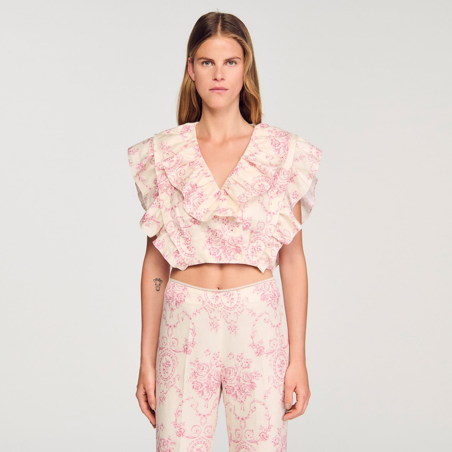 Top corto con estampado floral