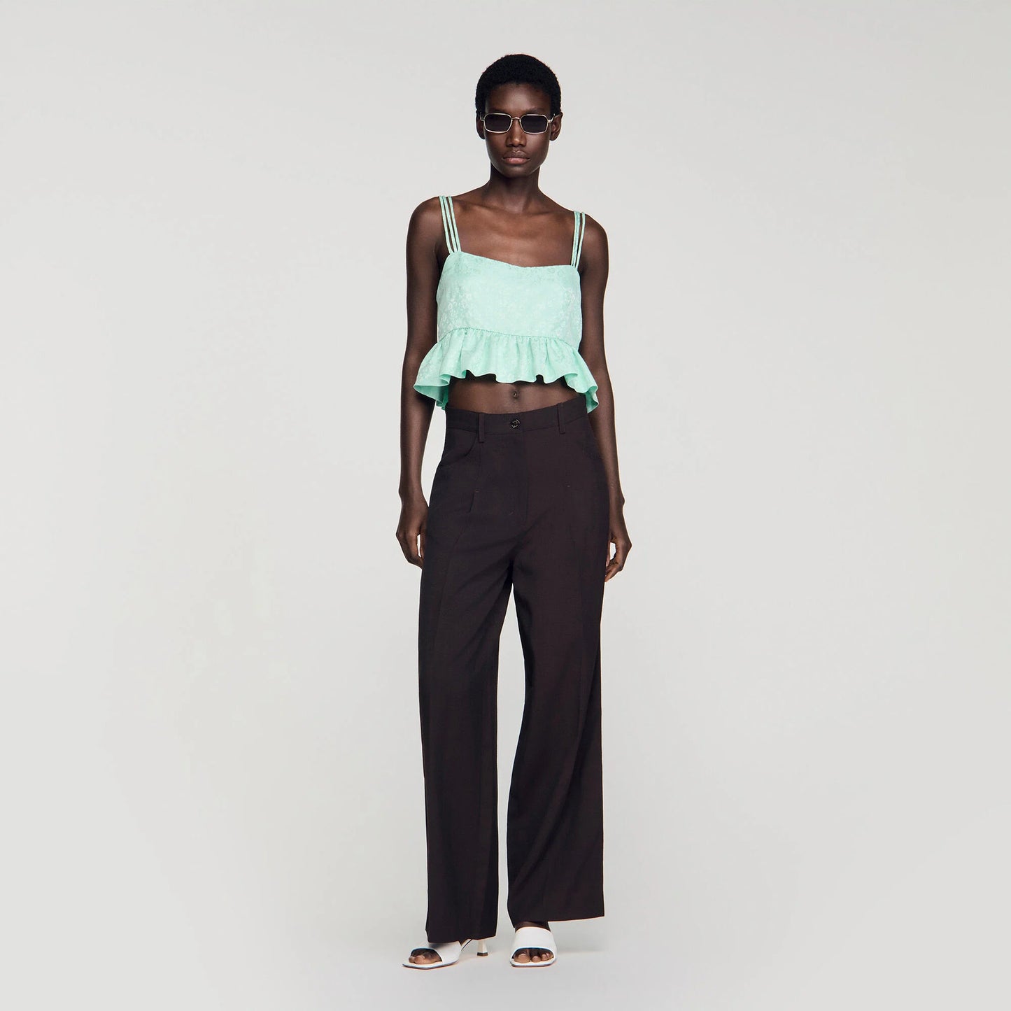 Top corto jacquard floral y volante