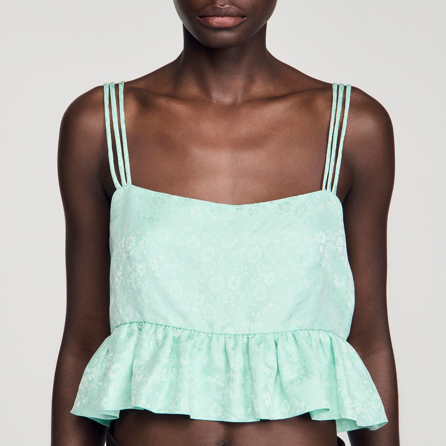 Top corto jacquard floral y volante