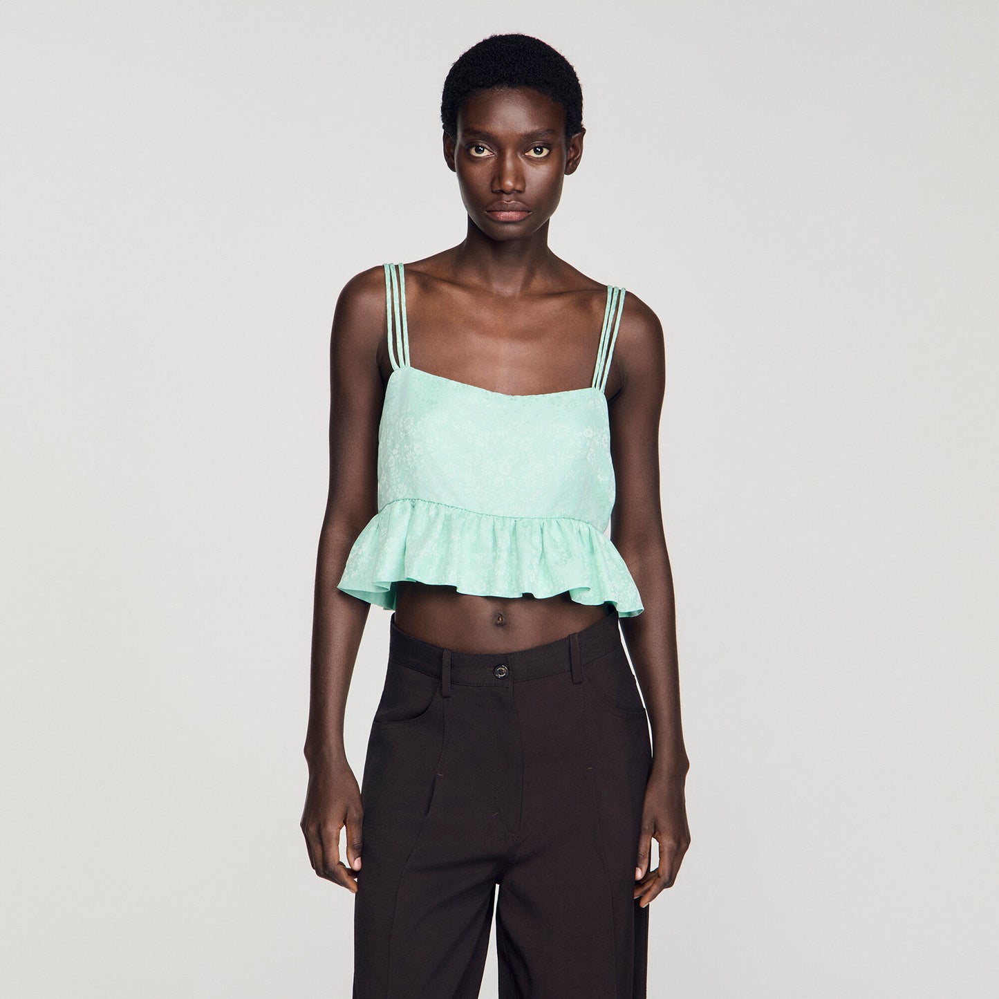 Top corto jacquard floral y volante