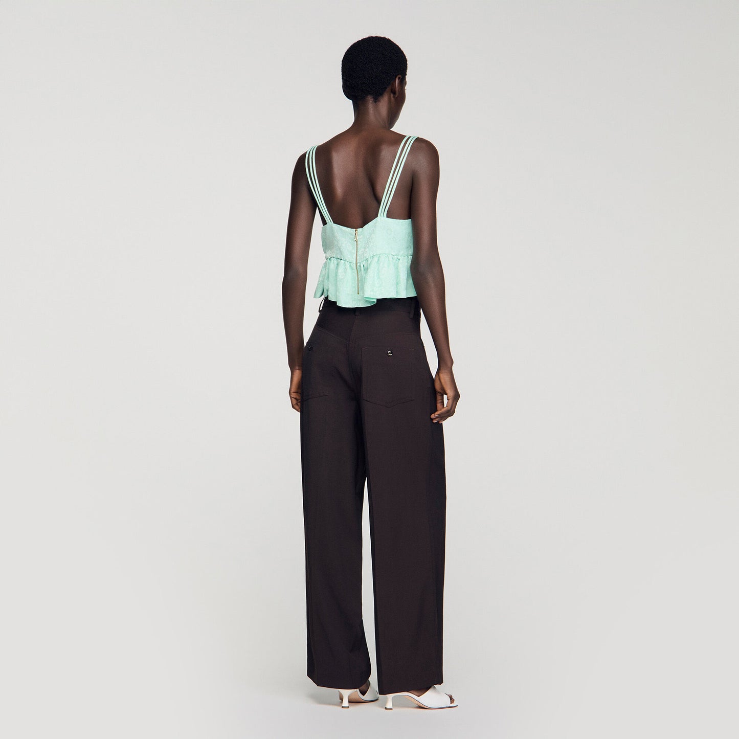 Top corto jacquard floral y volante