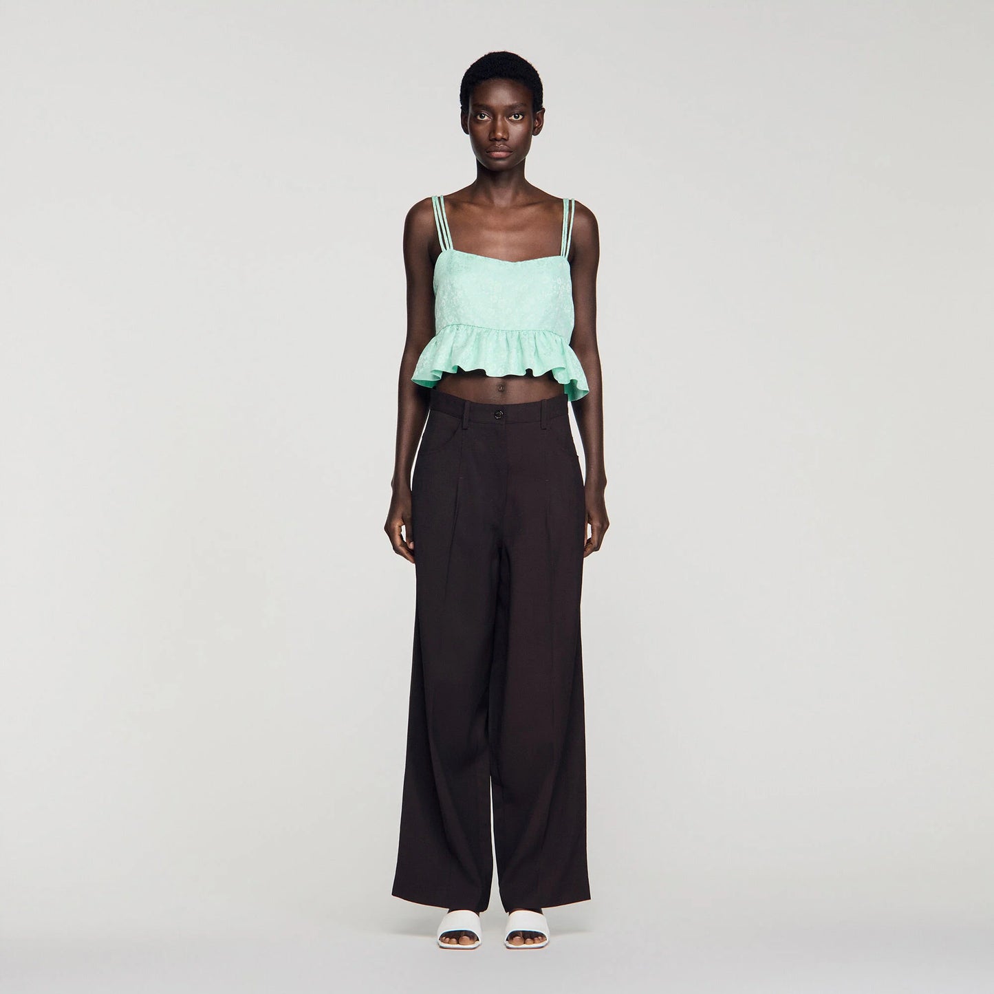 Top corto jacquard floral y volante