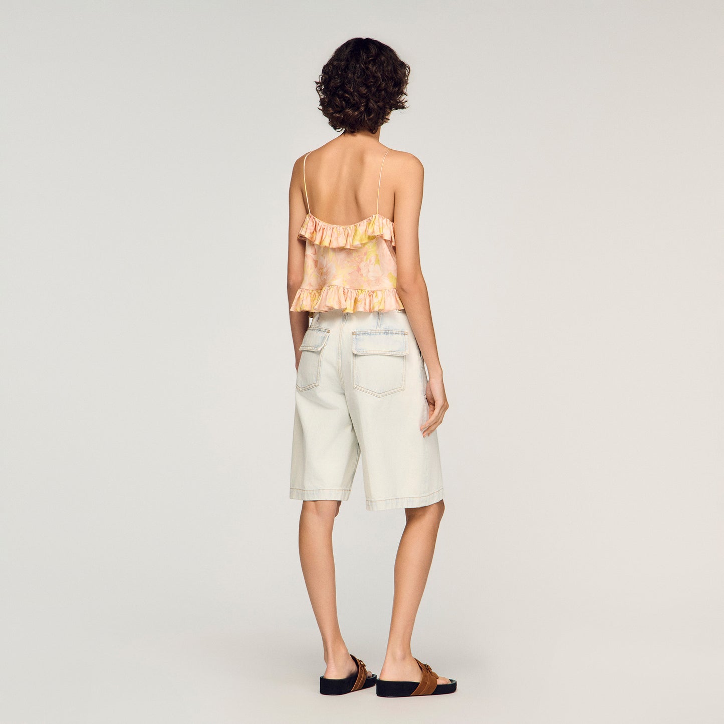 Top corto con estampado de flores