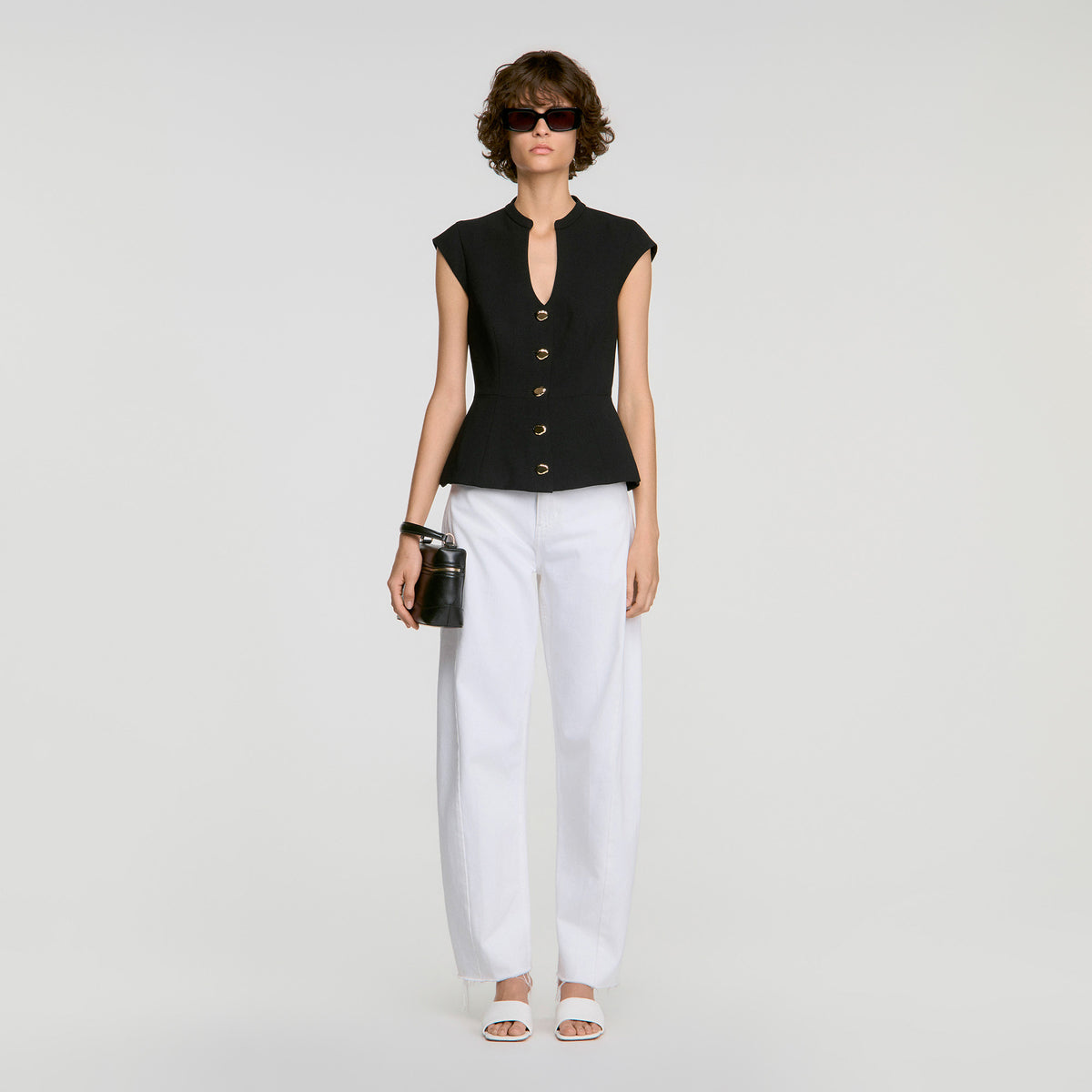 Top peplum abotonado
