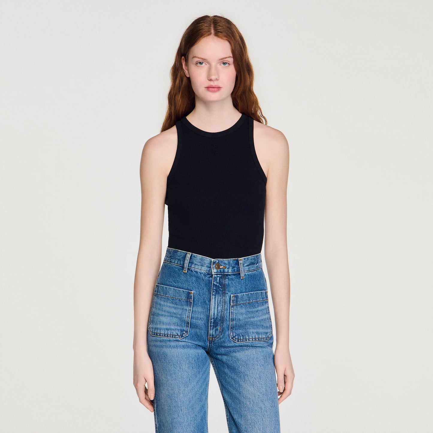 Camiseta sin mangas con bordado