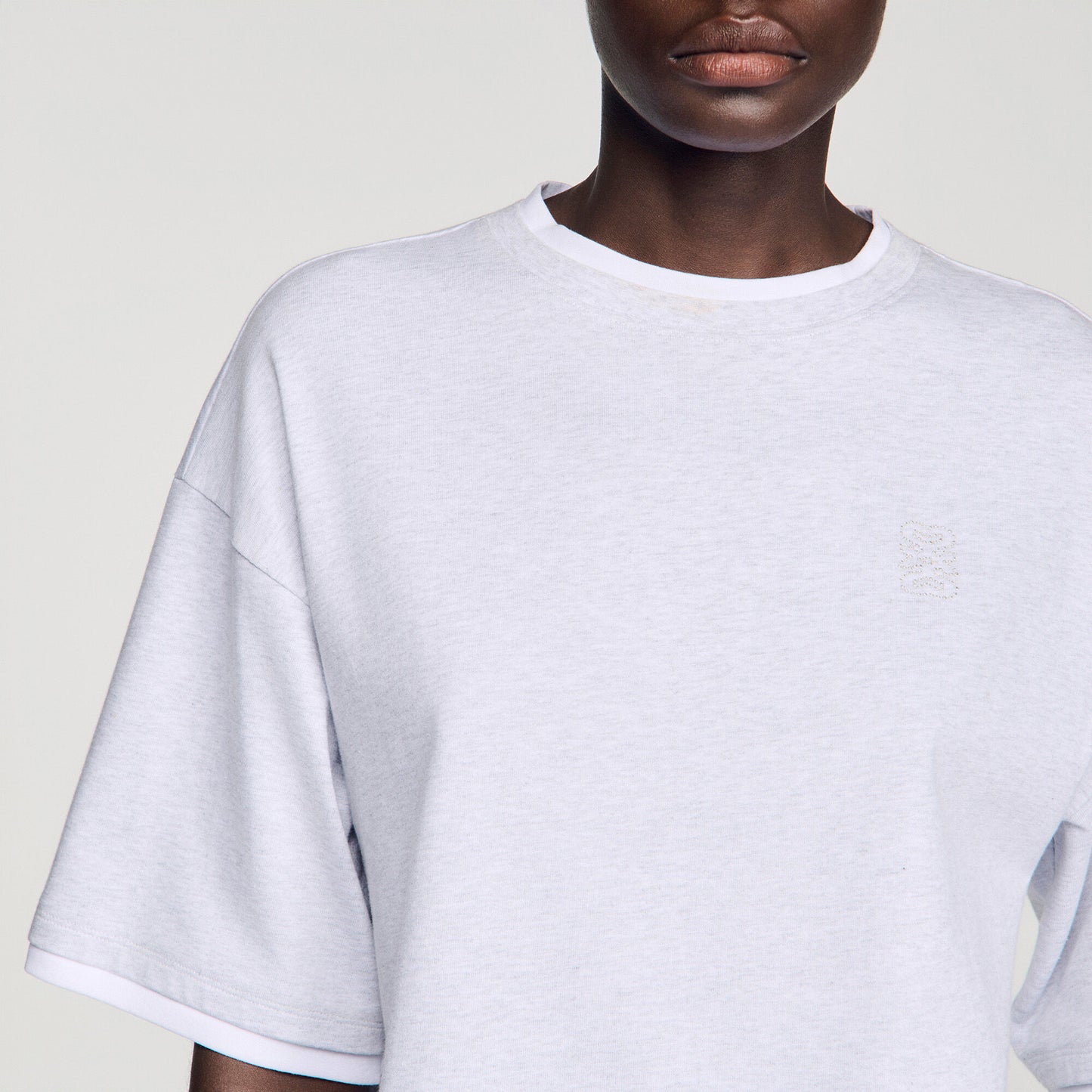 Camiseta algodón con logo bordado