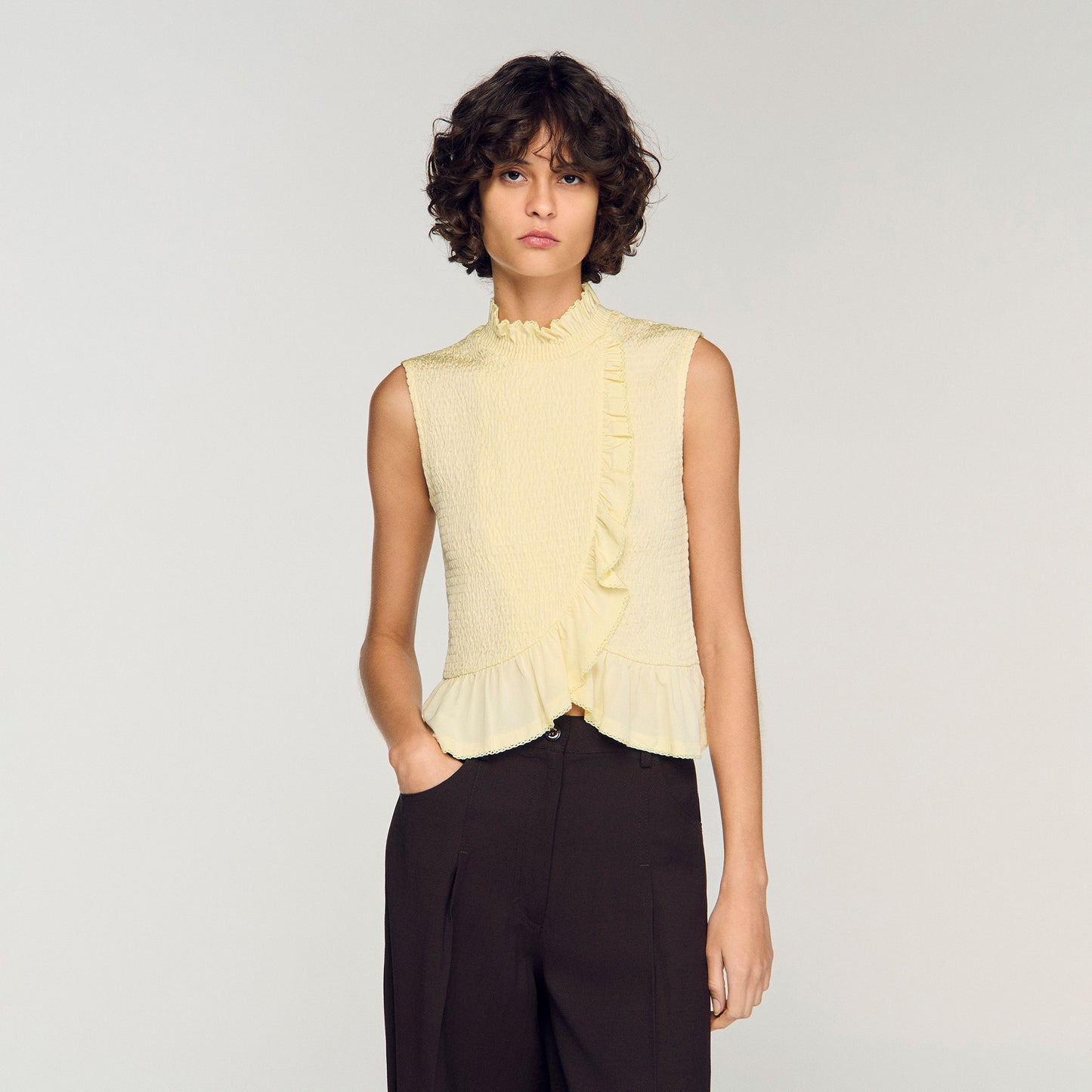 Top fruncido con volante
