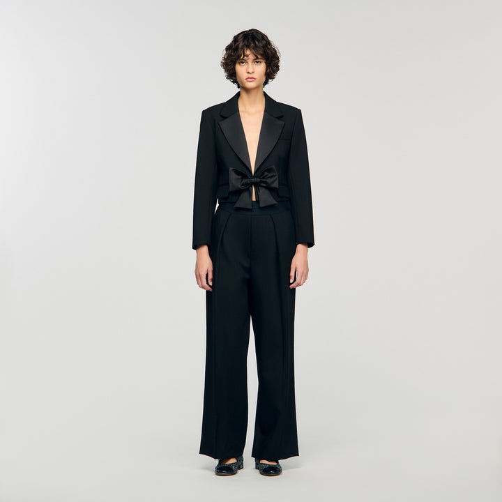 Chaqueta corta con lazo satinado