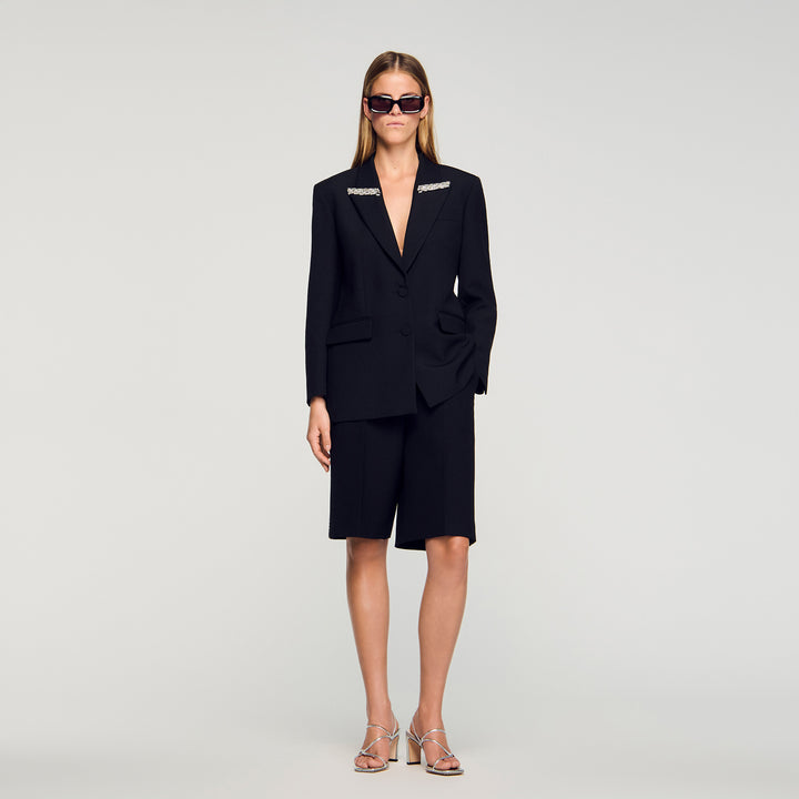 Chaqueta con cuello de strass