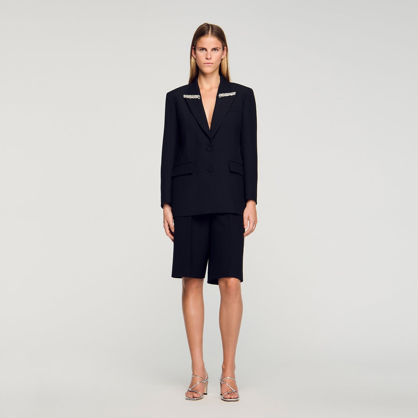 Chaqueta con cuello de strass