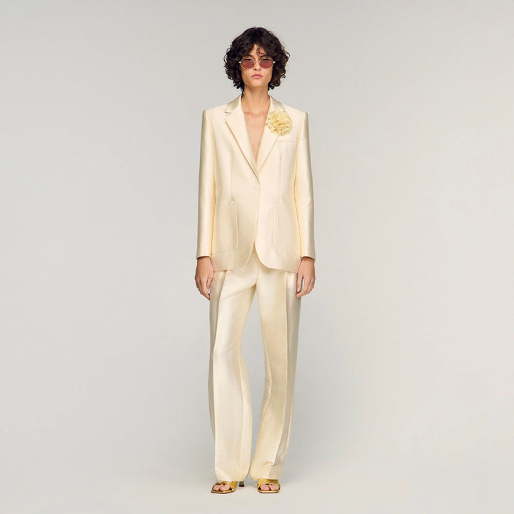 Chaqueta satinada con detalle flor