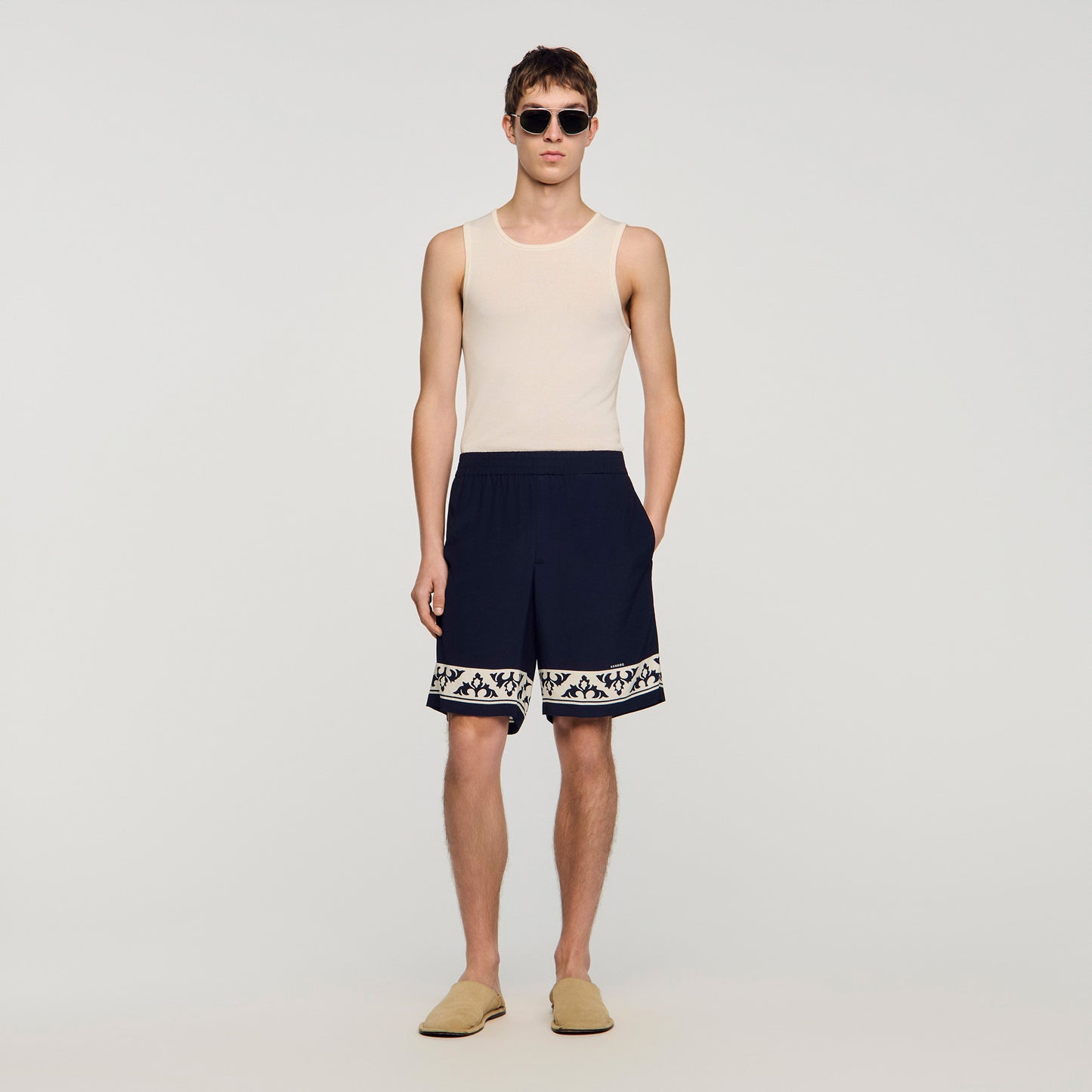 Short fluido motivo contraste