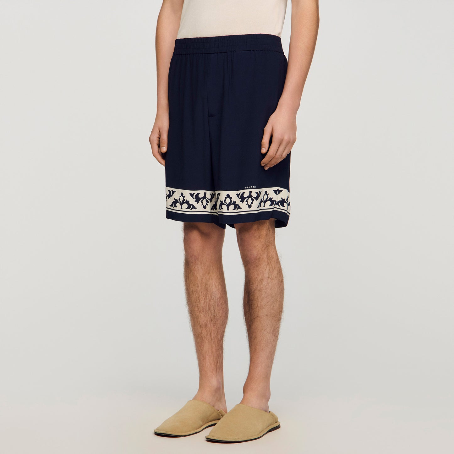 Short fluido motivo contraste