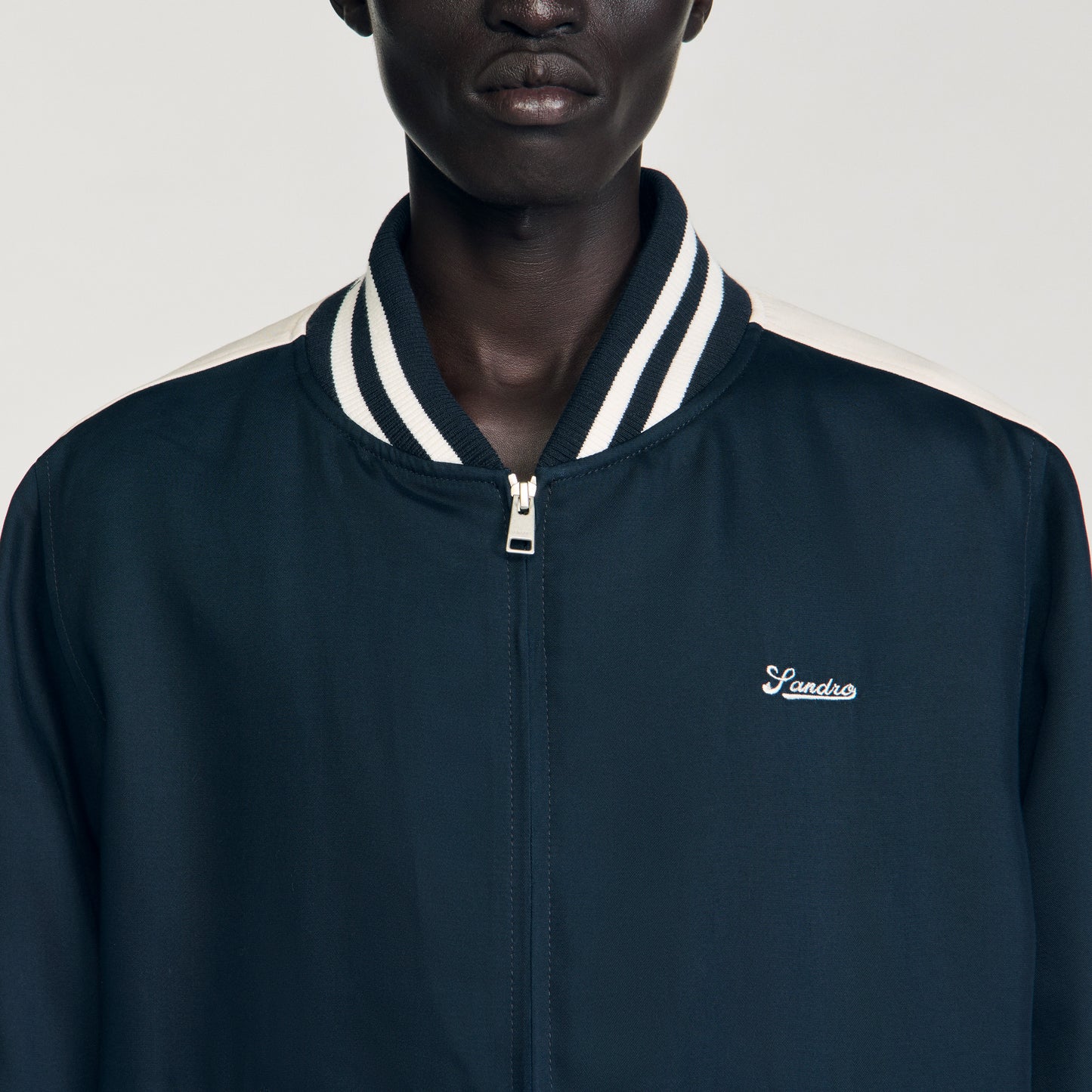 Cazadora varsity con cremallera