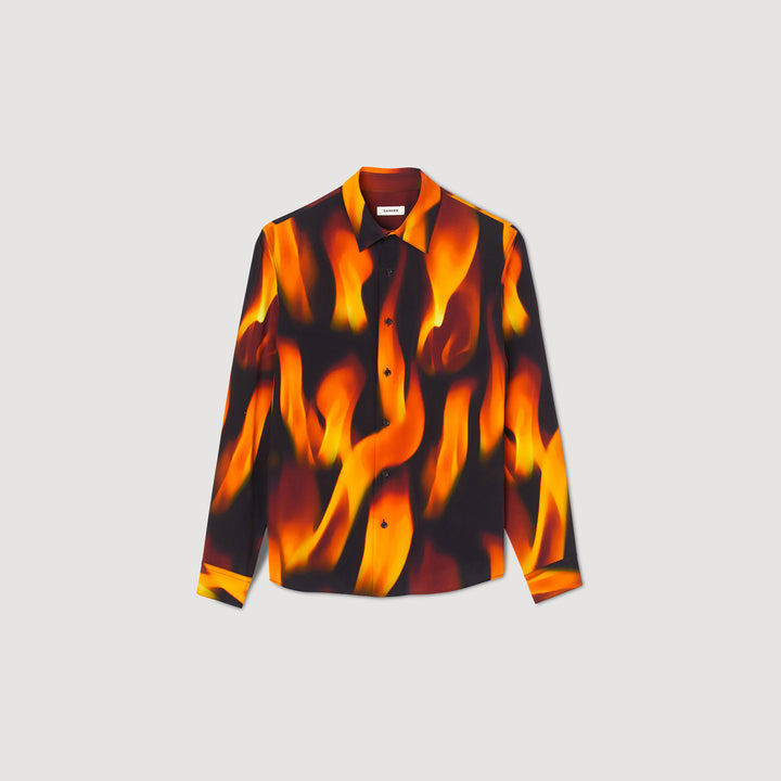 Camisa con estampado de llamas