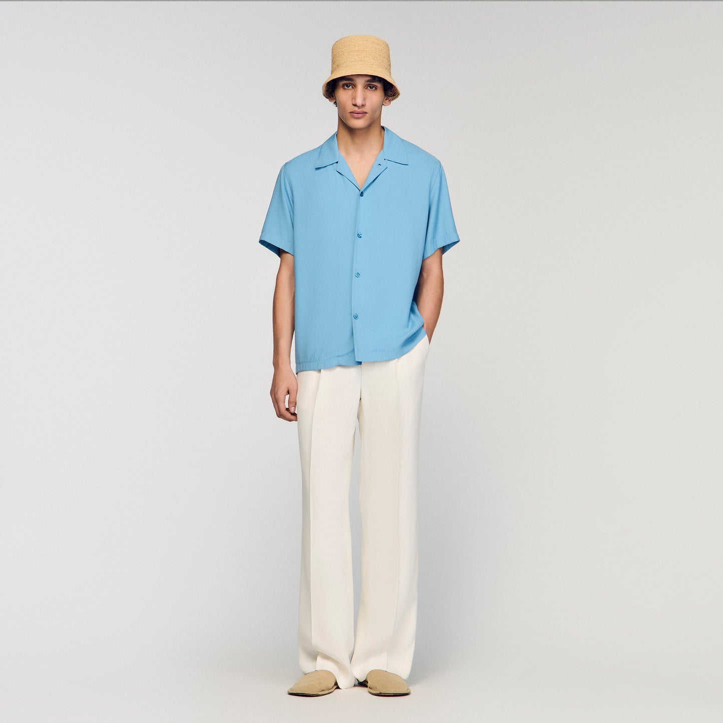 Camisa fluida con cuello italiano