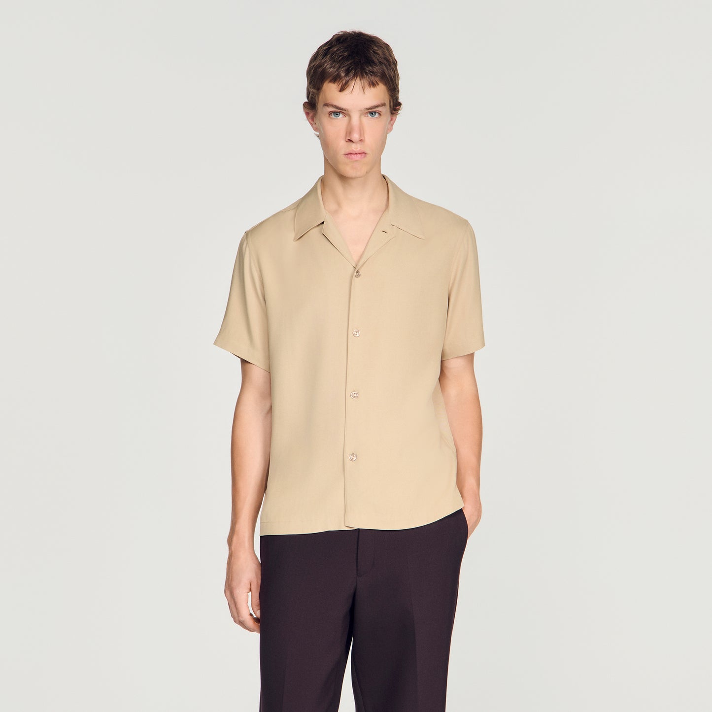 Camisa fluida con cuello italiano