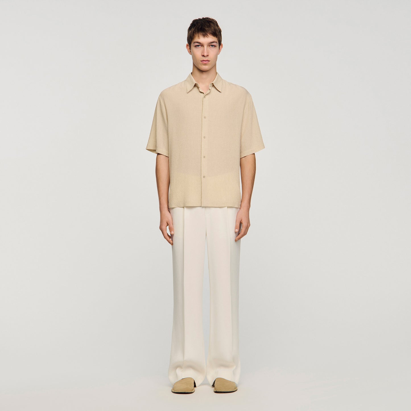 Camisa plisada con cuello italiano
