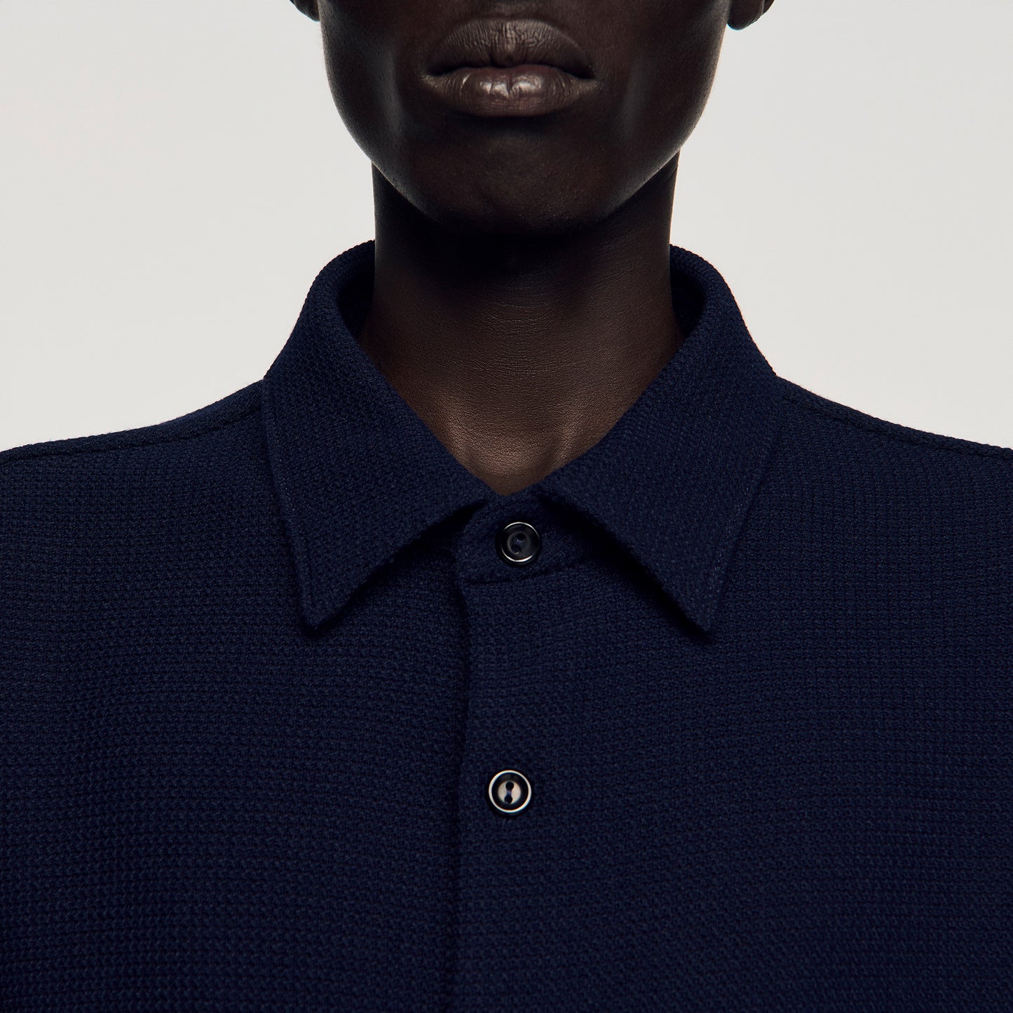 Camisa con textura, cuello italiano