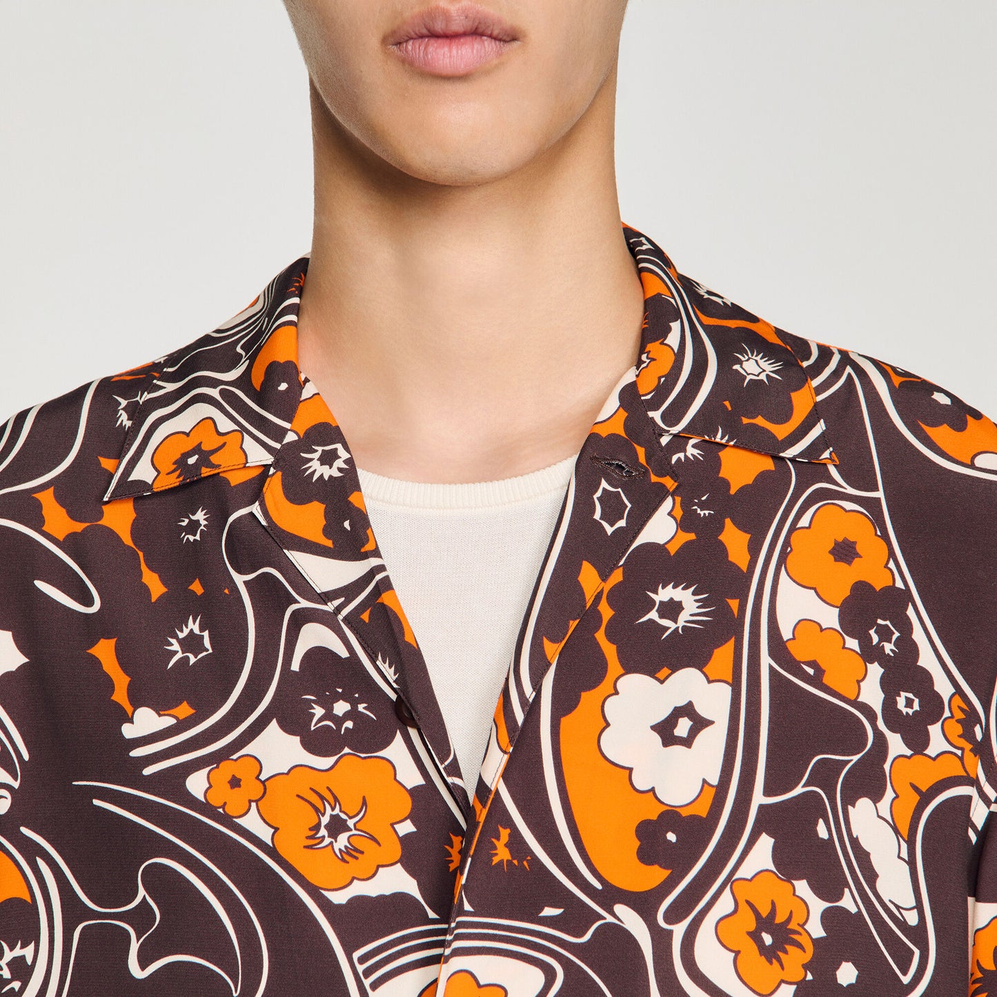 Camisa estampada cuello italiano