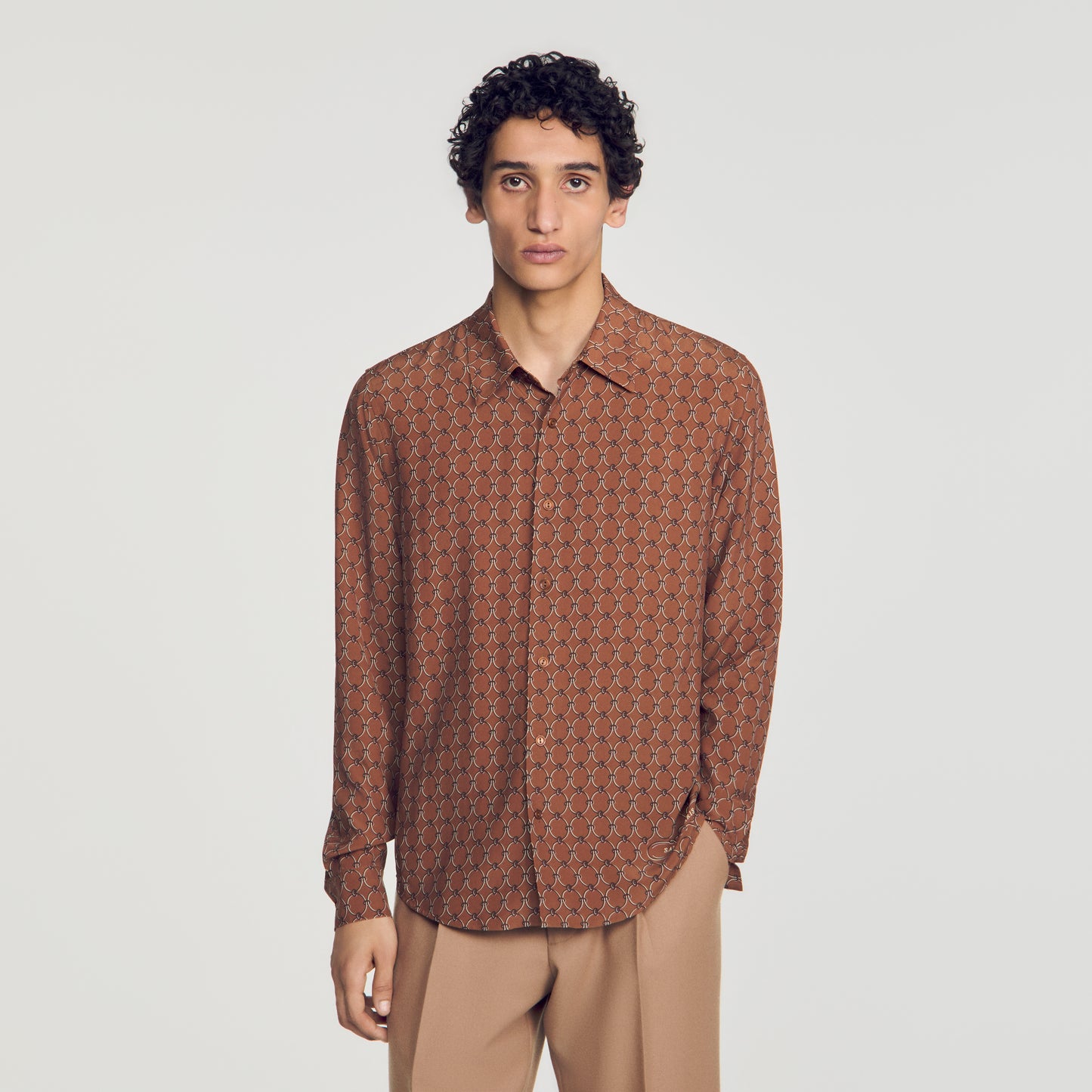 Camisa fluida con estampado de cadenas