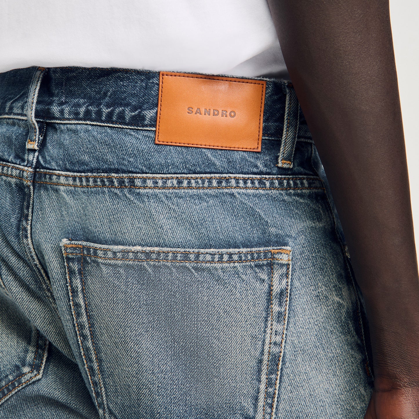 Vaquero regular descolorido